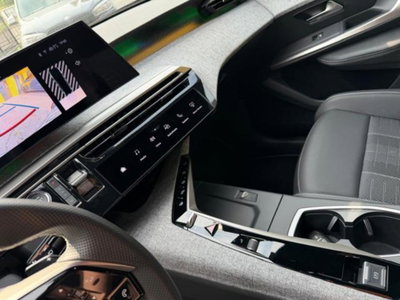 Peugeot 5008 1.2 hybrid GT 145cv 5p.ti e-dcs6 (13)