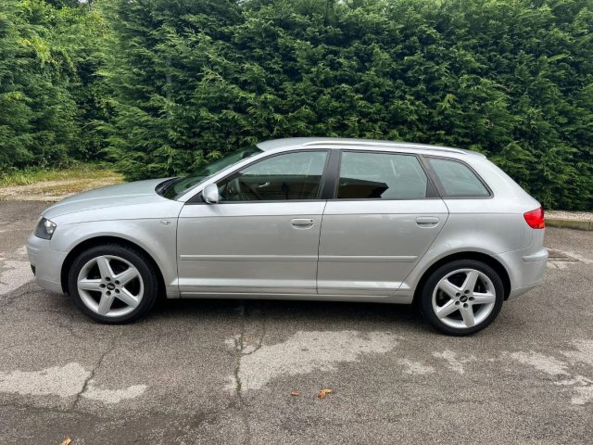 Audi A3 Sportback 1.6 16V FSI Attraction (2)