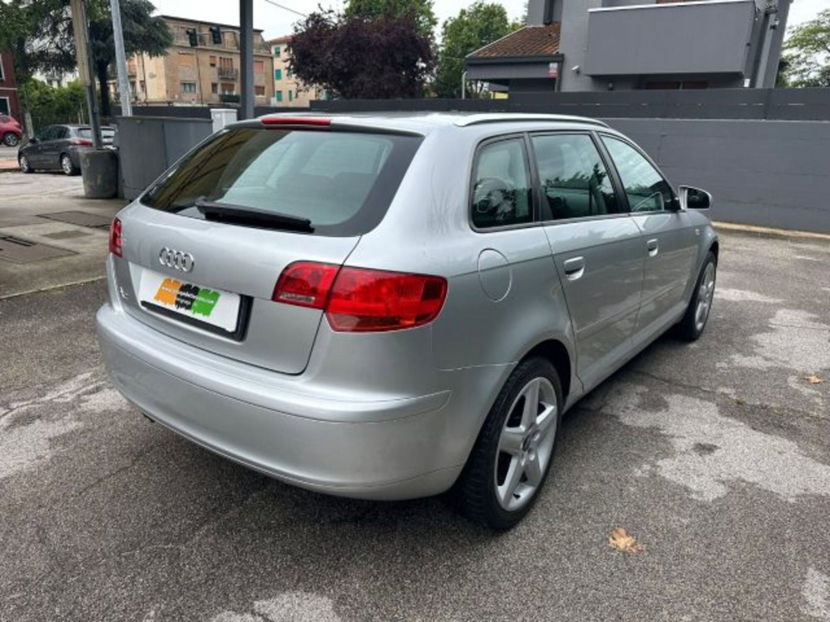 Audi A3 Sportback 1.6 16V FSI Attraction (3)