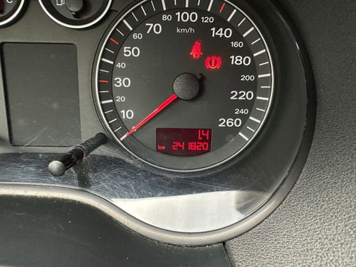 Audi A3 Sportback 1.6 16V FSI Attraction (8)