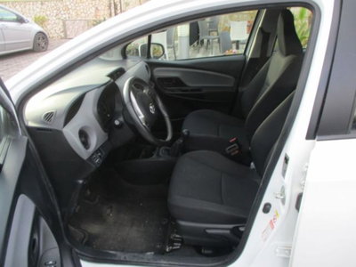 Toyota Yaris 1.0 72 CV 5 porte Cool (7)