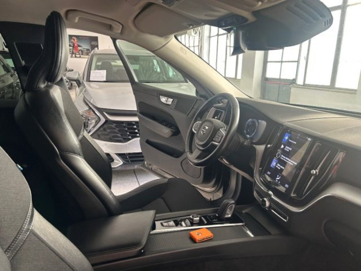 Volvo XC60 B4 (d) AWD Geartronic Momentum Pro (10)
