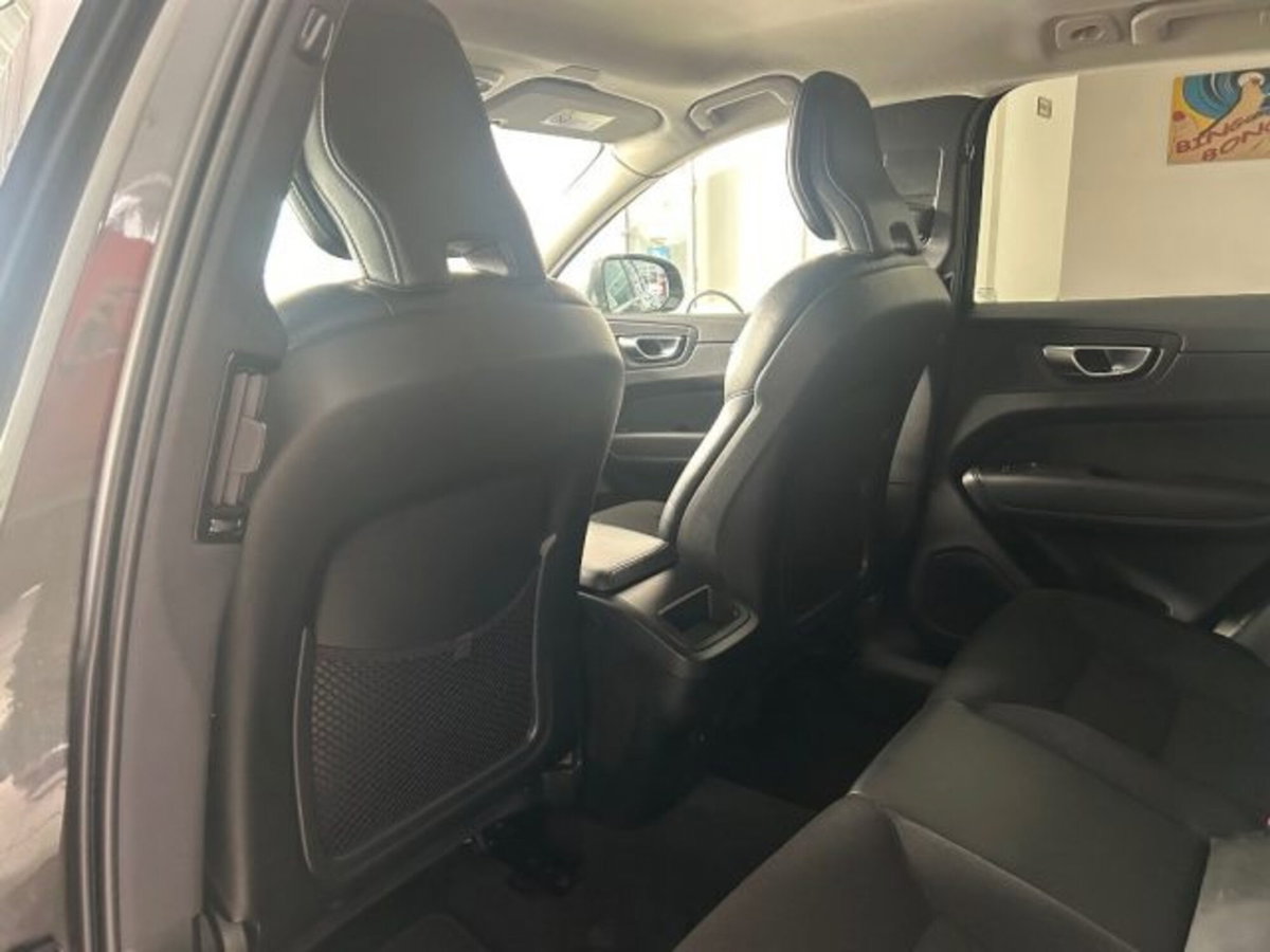 Volvo XC60 B4 (d) AWD Geartronic Momentum Pro (11)