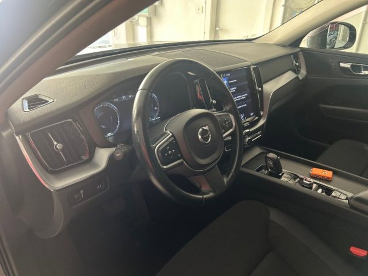 Volvo XC60 B4 (d) AWD Geartronic Momentum Pro (12)