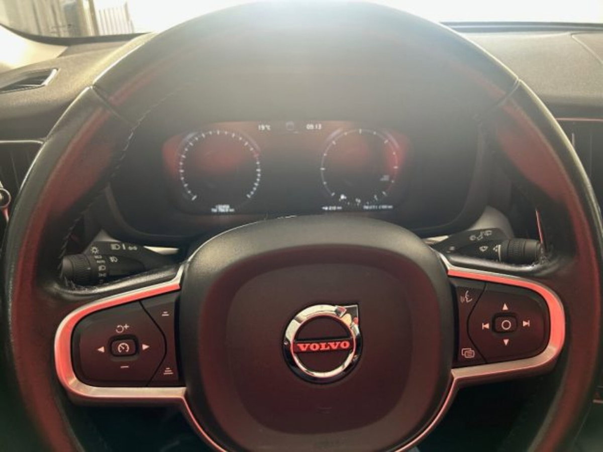 Volvo XC60 B4 (d) AWD Geartronic Momentum Pro (13)
