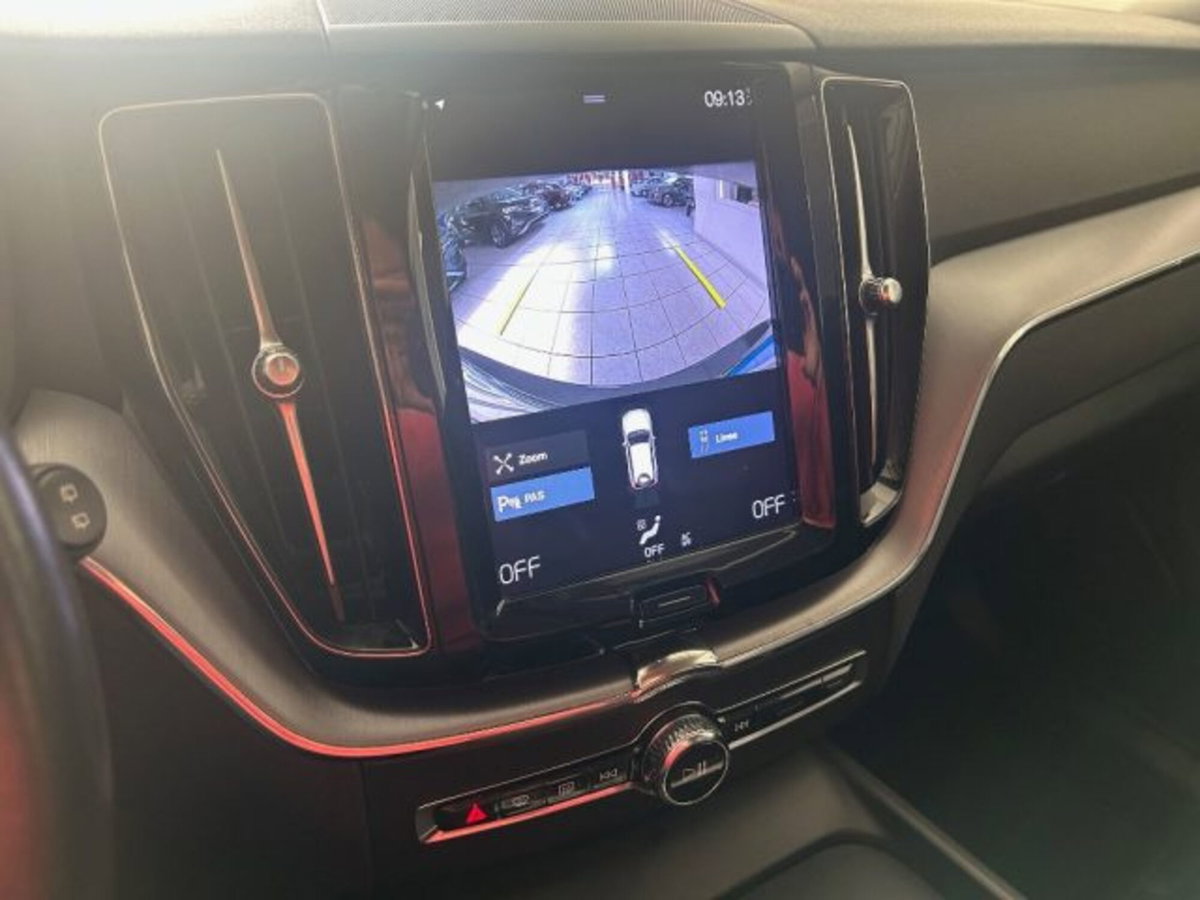 Volvo XC60 B4 (d) AWD Geartronic Momentum Pro (14)