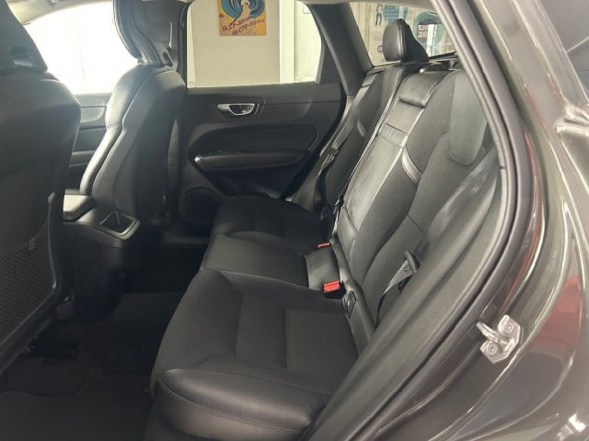 Volvo XC60 B4 (d) AWD Geartronic Momentum Pro (9)