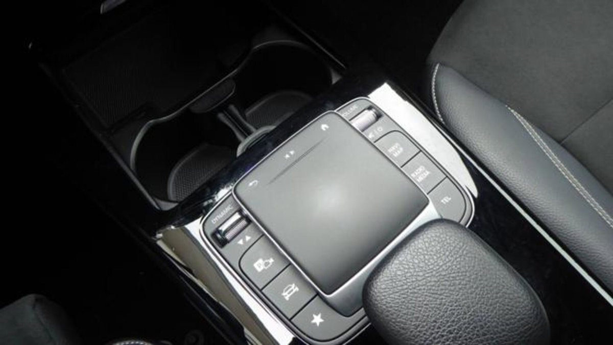 Mercedes-Benz Classe A Sedan 180 d AMG Line Premium Plus auto (14)