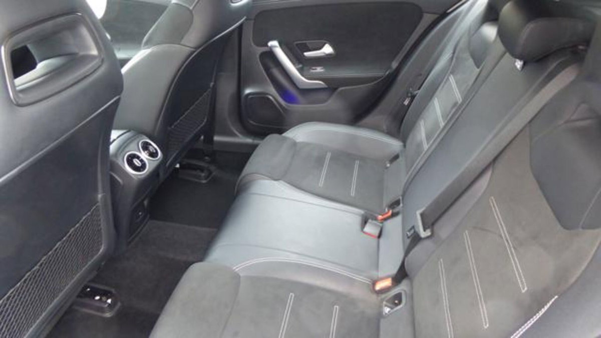 Mercedes-Benz Classe A Sedan 180 d AMG Line Premium Plus auto (17)