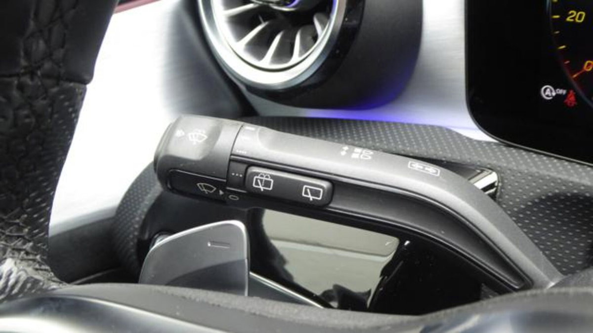 Mercedes-Benz Classe A Sedan 180 d AMG Line Premium Plus auto (18)