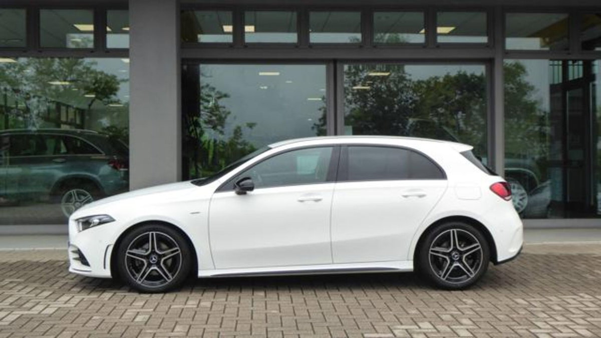 Mercedes-Benz Classe A Sedan 180 d AMG Line Premium Plus auto (2)