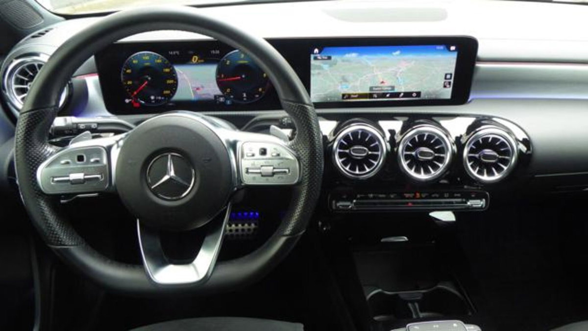 Mercedes-Benz Classe A Sedan 180 d AMG Line Premium Plus auto (20)