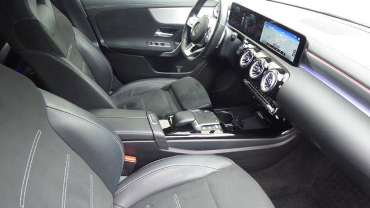 Mercedes-Benz Classe A Sedan 180 d AMG Line Premium Plus auto (8)