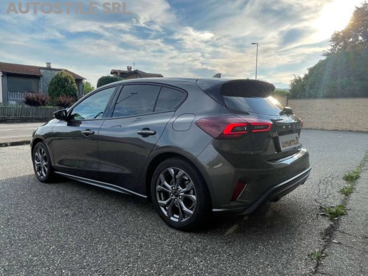 Ford Focus Station Wagon 1.0 EcoBoost Hybrid 125 CV SW ST-Line (11)