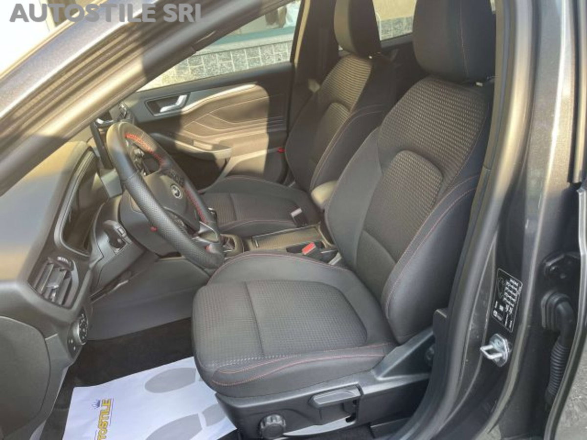 Ford Focus Station Wagon 1.0 EcoBoost Hybrid 125 CV SW ST-Line (15)
