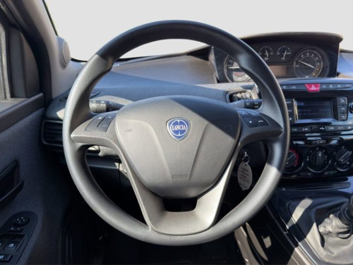 Lancia Ypsilon 1.0 FireFly 5 porte S&S Hybrid Silver Plus (13)