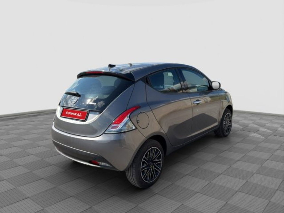 Lancia Ypsilon 1.0 FireFly 5 porte S&S Hybrid Silver Plus (5)
