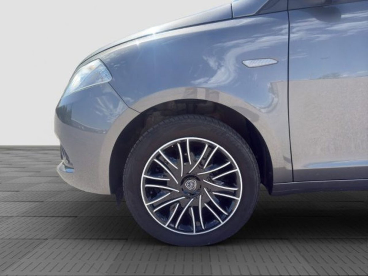 Lancia Ypsilon 1.0 FireFly 5 porte S&S Hybrid Ecochic Silver (15)