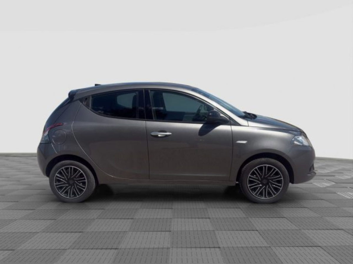 Lancia Ypsilon 1.0 FireFly 5 porte S&S Hybrid Ecochic Silver (6)