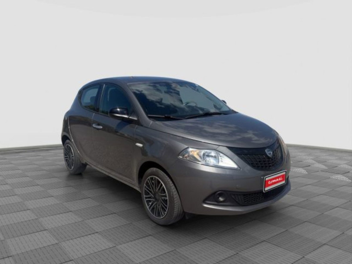 Lancia Ypsilon 1.0 FireFly 5 porte S&S Hybrid Ecochic Silver (7)