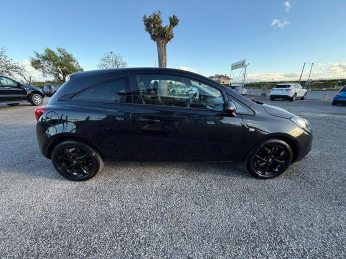 Opel Corsa Coupé 1.4 90CV GPL Tech b-Color (3)