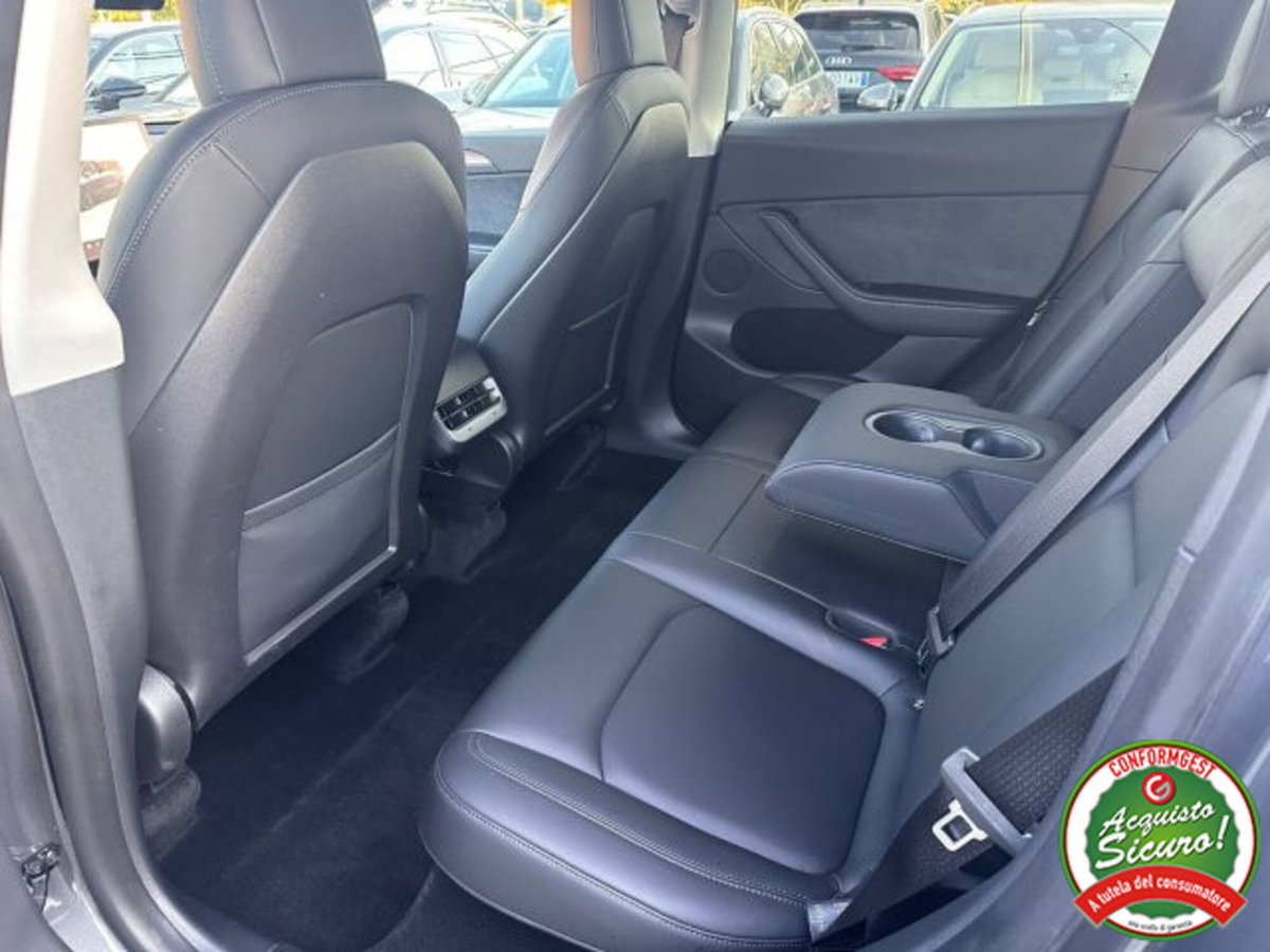 Tesla Model Y Long Range awd (10)
