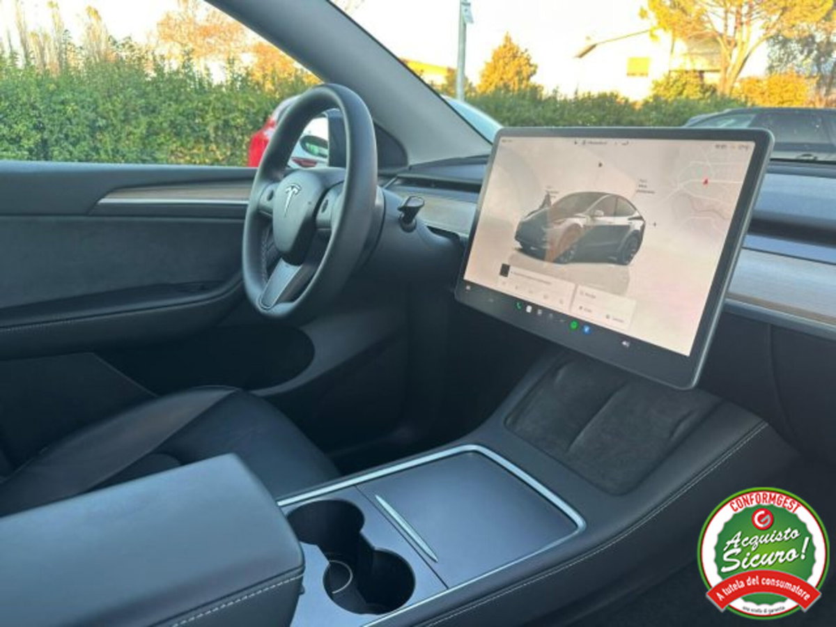 Tesla Model Y Long Range awd (11)
