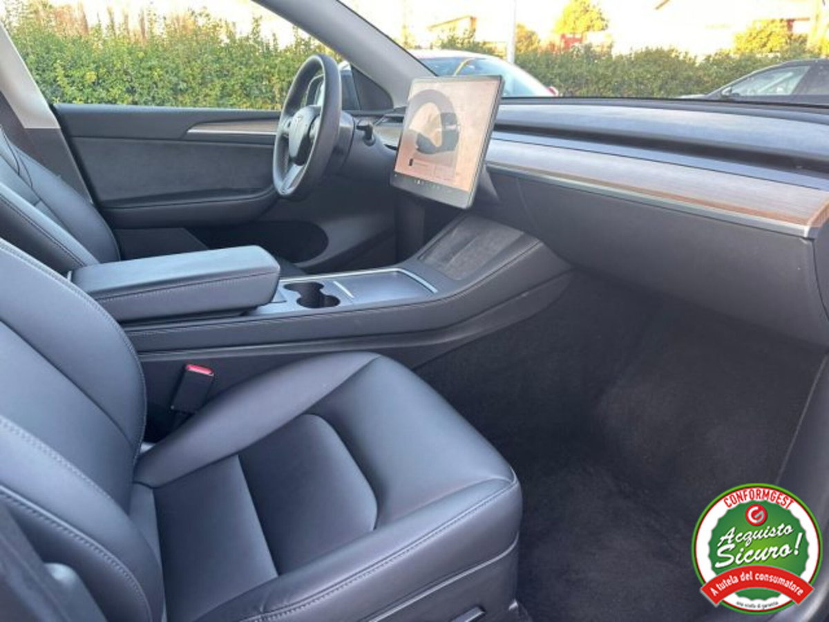 Tesla Model Y Long Range awd (13)