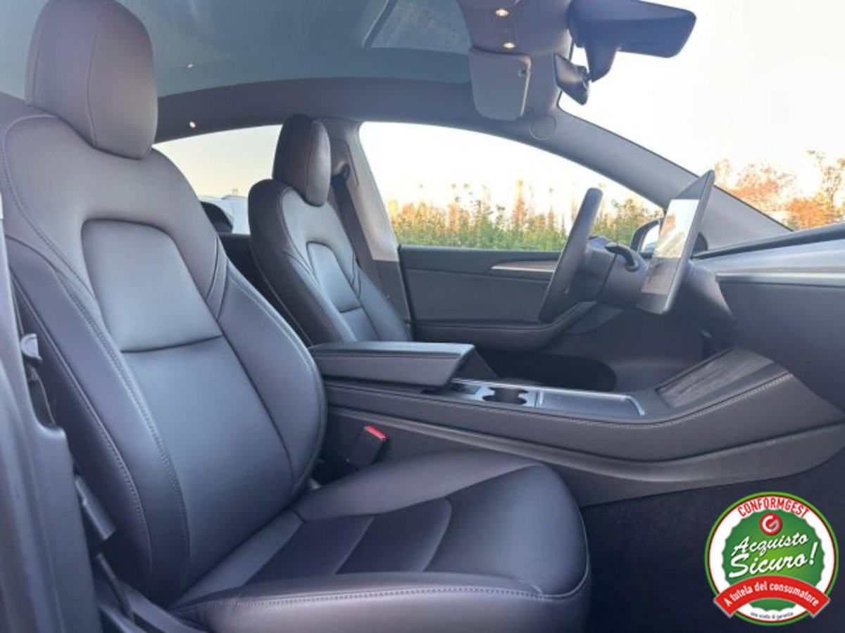 Tesla Model Y Long Range awd (15)
