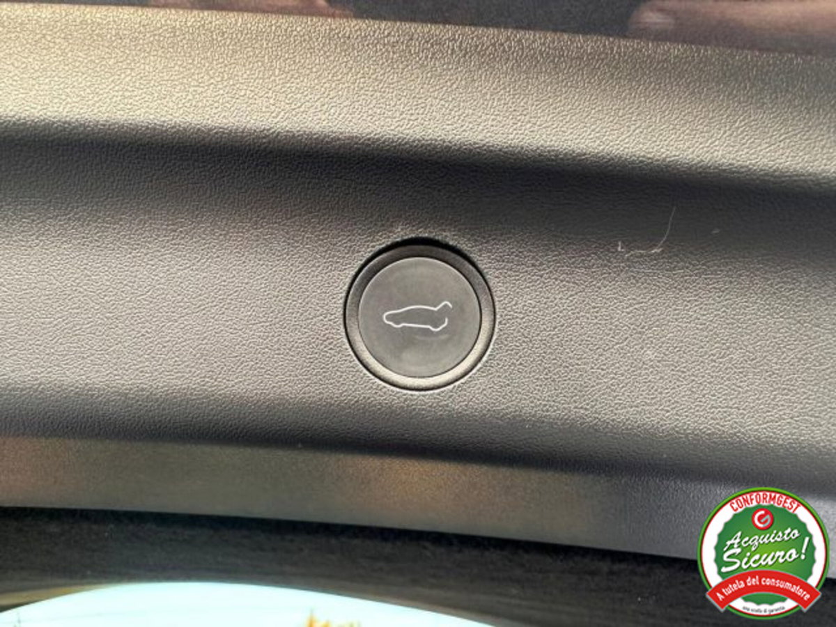 Tesla Model Y Long Range awd (18)