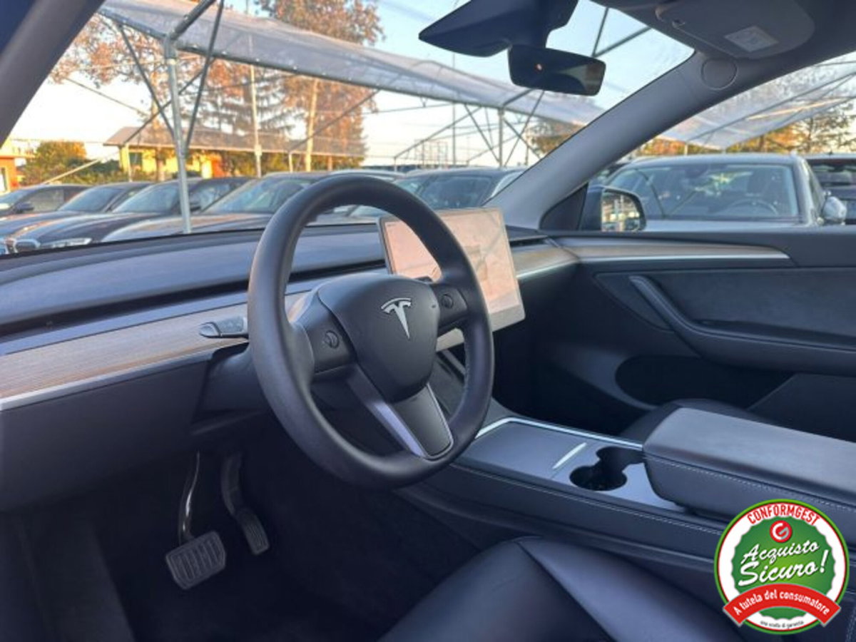 Tesla Model Y Long Range awd (5)