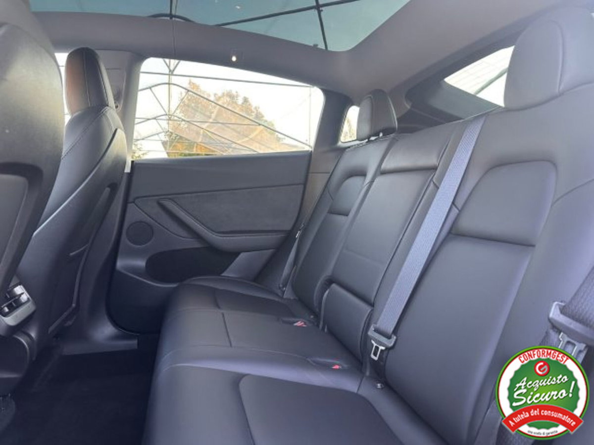 Tesla Model Y Long Range awd (8)
