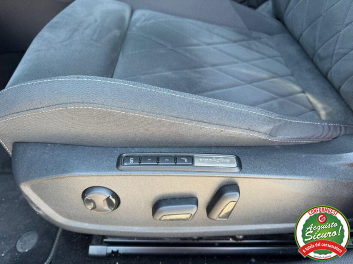Volkswagen Golf 1.4 TSI eHYBRID 204 CV DSG Style (8)