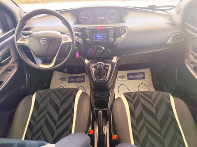 Lancia Ypsilon 1.2 69 CV 5 porte Silver (12)