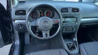 Volkswagen Golf 1.6 TDI DPF 5p. Highline (9)