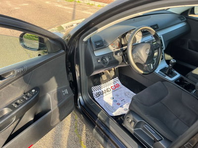Volkswagen Passat Variant 2.0 TDI 110CV DPF Comf. (10)