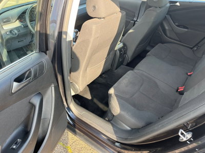 Volkswagen Passat Variant 2.0 TDI 110CV DPF Comf. (16)