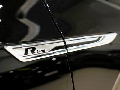 Volkswagen Touareg 3.0 V6 tdi scr R-Line Final Edition 231cv auto (15)