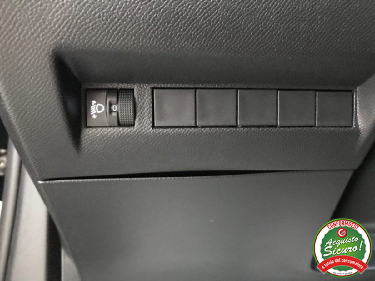 Peugeot 2008 PureTech 100 S&S Allure (18)