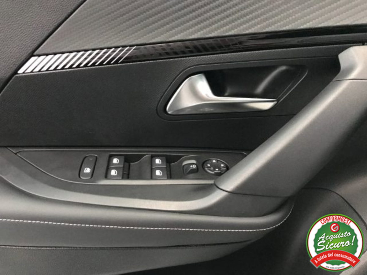 Peugeot 2008 PureTech 100 S&S Allure (19)