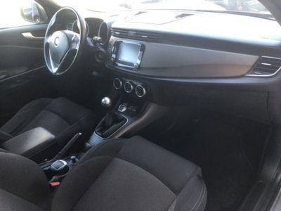 Alfa Romeo Giulietta 1.6 JTDm-2 Distinctive (13)