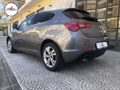 Alfa Romeo Giulietta 1.6 JTDm-2 Distinctive (4)