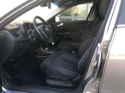 Alfa Romeo Giulietta 1.6 JTDm-2 Distinctive (9)