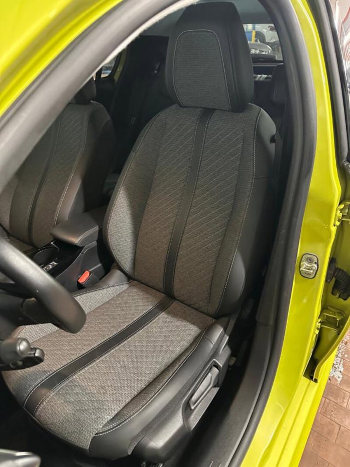 Peugeot 208 1.2 puretech Active s&s 100cv (17)