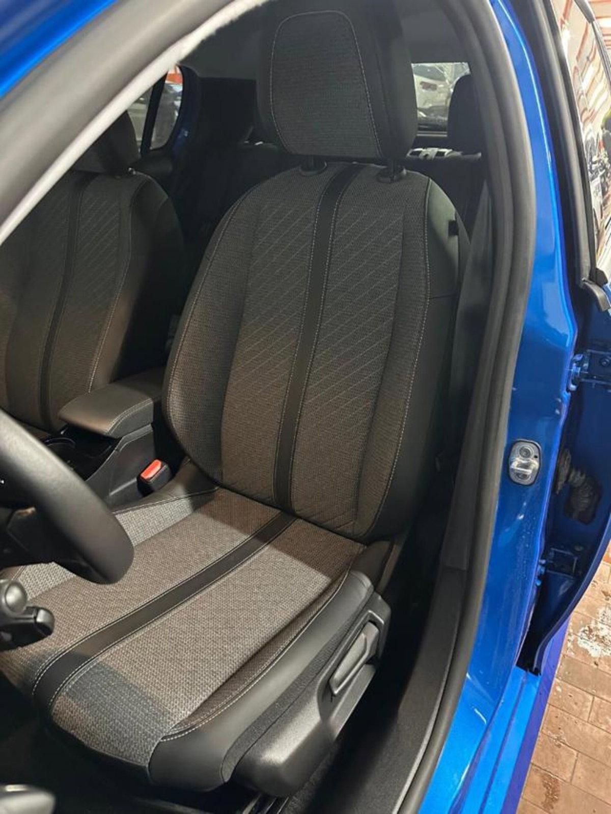 Peugeot 208 1.2 puretech Active s&s 100cv (10)