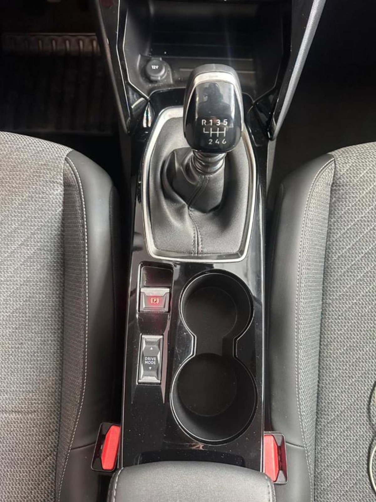 Peugeot 208 1.2 puretech Active s&s 100cv (18)