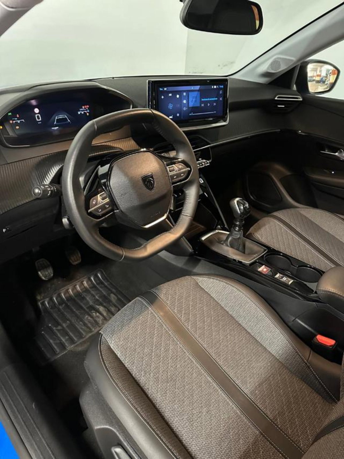 Peugeot 208 1.2 puretech Active s&s 100cv (8)