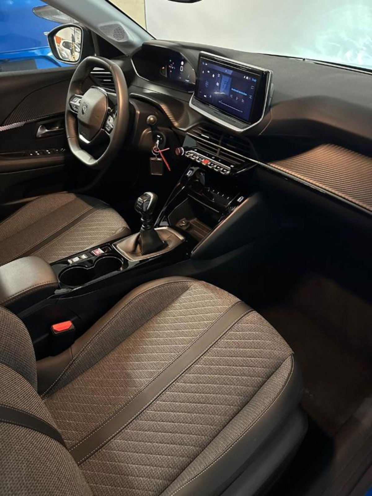 Peugeot 208 1.2 puretech Active s&s 100cv (9)
