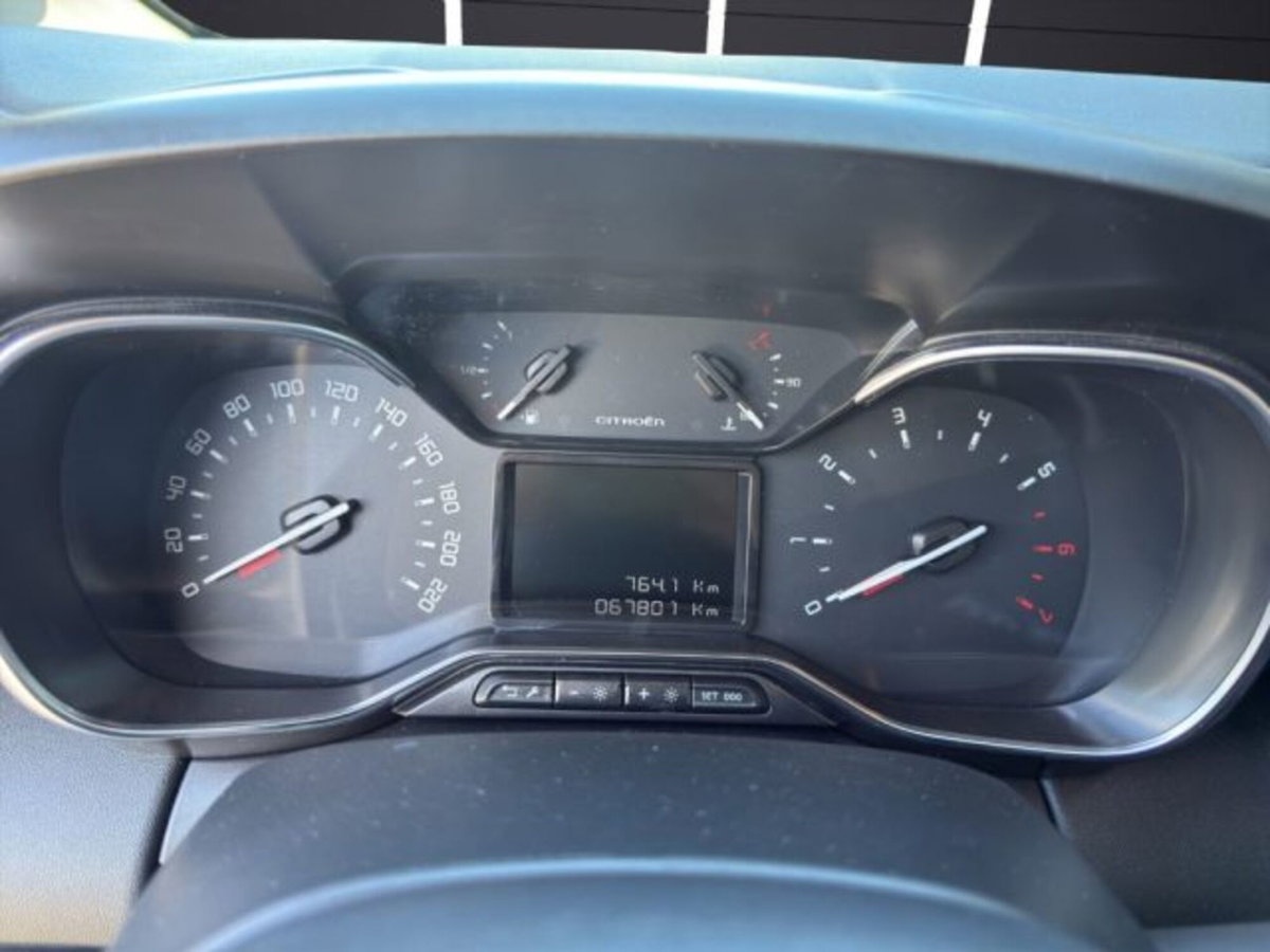 Citroen C3 Aircross BlueHDi 100 S&S Shine (11)