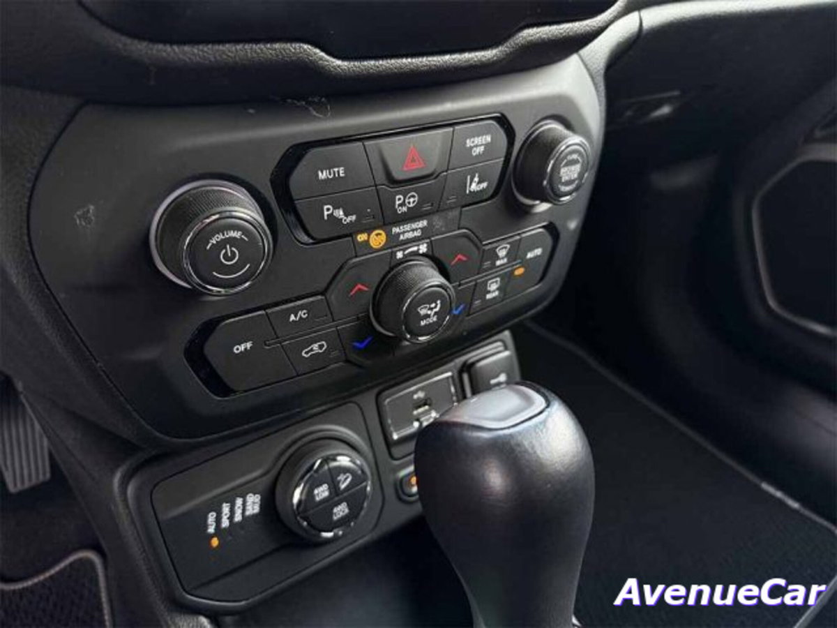 Jeep Renegade 1.3 T4 190CV PHEV 4xe AT6 80th Anniversary (16)
